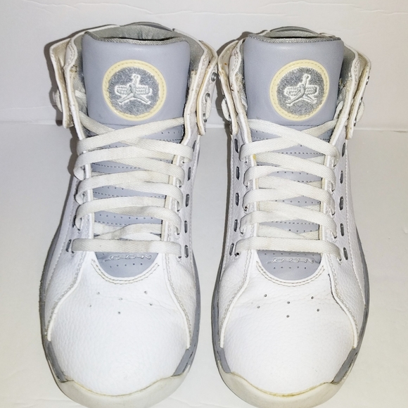 Jordan Ol' School. Size 8.5 - Picture 3 of 9